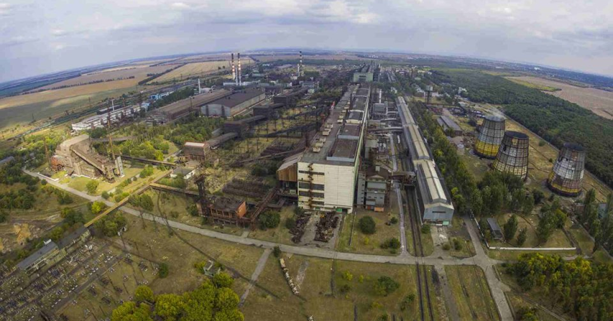 Заводы месяц. Ферросплавный завод Никополь. НЗФ. Ферросплавное здания. Никопольский завод ферросплавов фото.