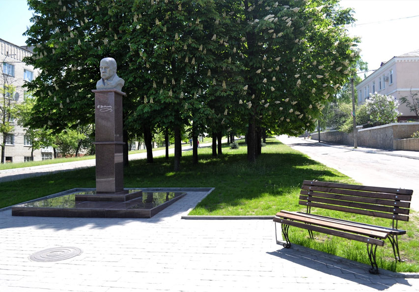 Пам’ятник Т.Г. Шевченку в м. Верхньодніпровськ. Фото авторки