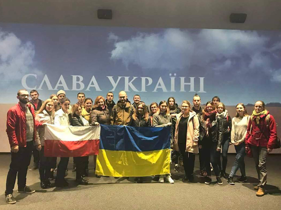 З учасниками проєкту «Шляхами героїв» в Музеї сучасної російсько-української війни. З в.о. завідувачки Музею Ганною Терянік, з іноземними студентами та студентами НТУ«ДП», гідами проєкту, школярами навчальних закладів Дніпропетровської області 